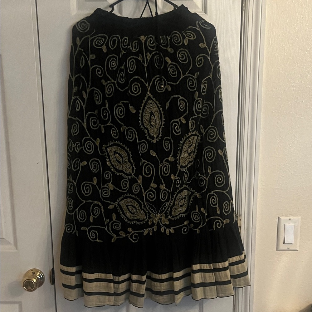 Elegant Black and Gold Embroidered Midi Skirt